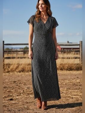 Beth Dutton-style maxi dress, 10, v-neck, ruffle sleeves, fitted Sexy Western